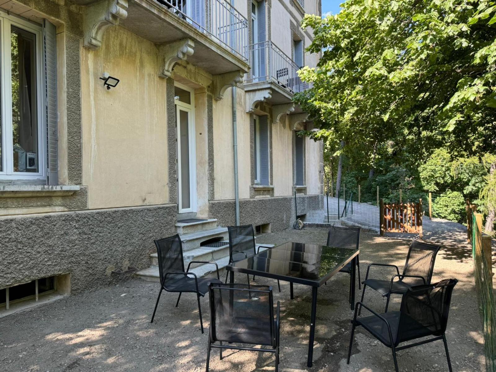 Appartements Confortables Avec Vue Montagne - Residence Villa Belle Fleur Château-Ville-Vieille Exterior foto